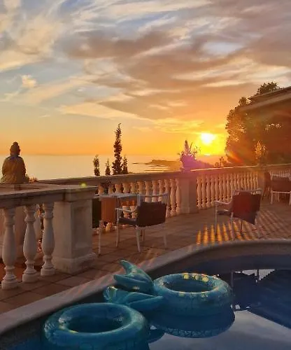 Ashram Sunshine Готель типу 