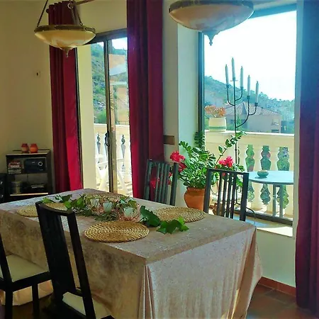 Ashram Sunshine Bed and Breakfast