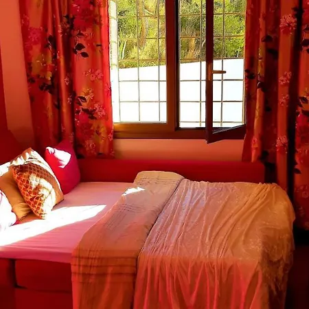 Ashram Sunshine Bed & Breakfast *