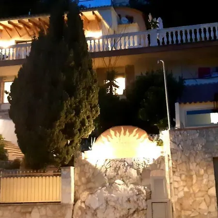 فندق مبيت وإفطار Ashram Sunshine *