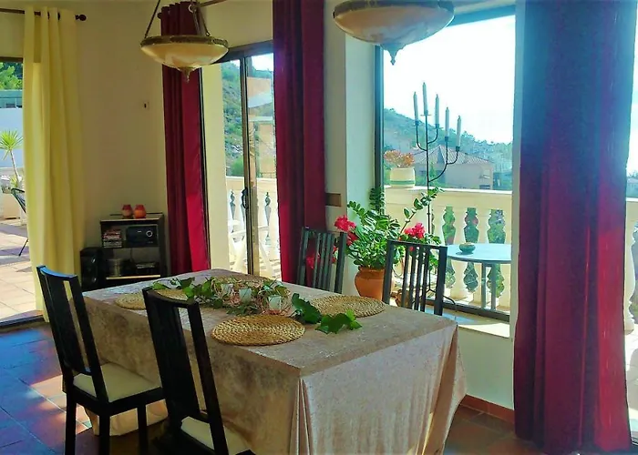 Ashram Sunshine Bed and Breakfast