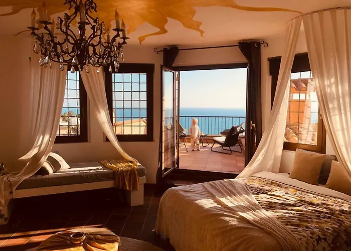 Ashram Sunshine Bed and Breakfast *