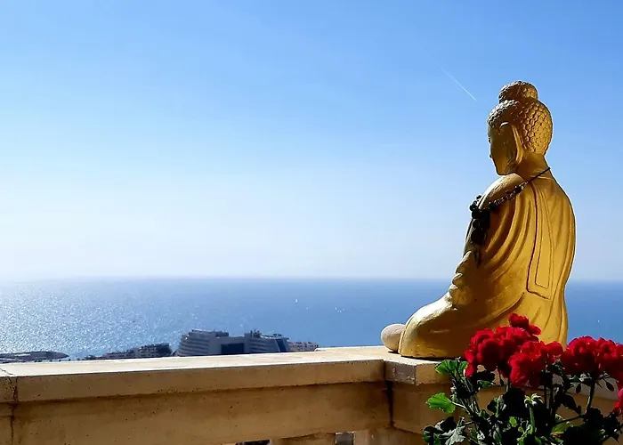 Ashram Sunshine Bed and Breakfast Σίτζες